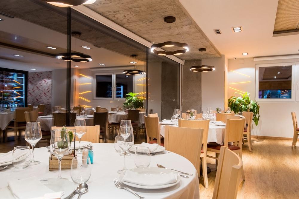 Hotel Los Pasiegos Хознайо Екстериор снимка