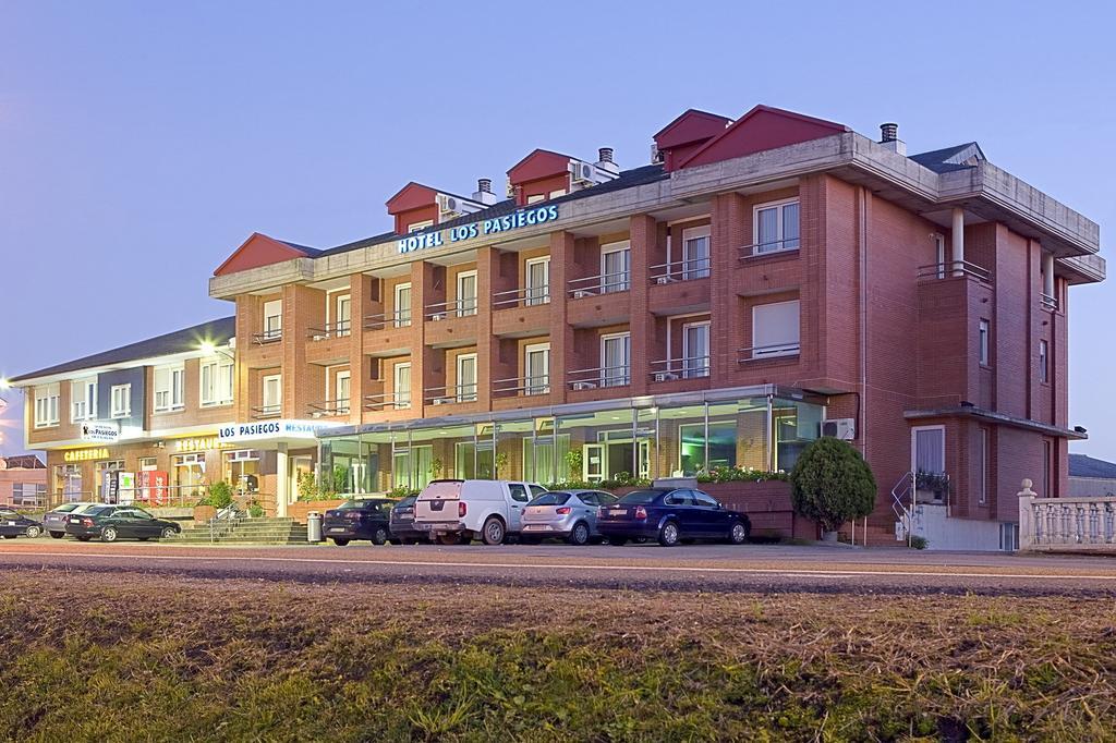 Hotel Los Pasiegos Хознайо Екстериор снимка